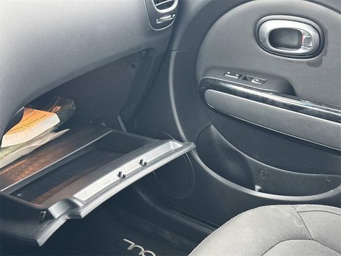 Used 2017 Kia Soul + image 34