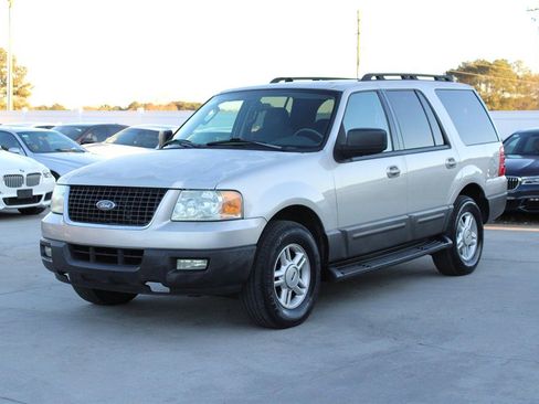 Used 2005 Ford Expedition XLT image 3