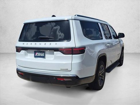 Used 2024 Jeep Wagoneer L Series II RWD image 21