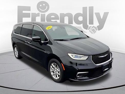 New 2026 Chrysler Pacifica Select FWD image 3