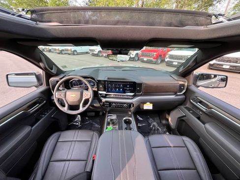 Used 2025 Chevrolet Silverado 1500 High Country w/ High Country Premium Package AWD/4WD image 27