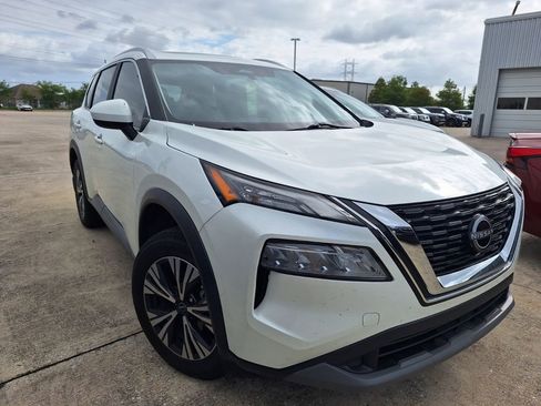 Used 2023 Nissan Rogue SV w/ SV Premium B Package FWD image 3