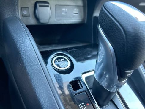 Used 2024 Nissan Versa SR FWD image 16