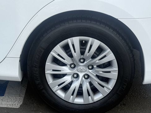 Used 2012 Toyota Camry LE image 13