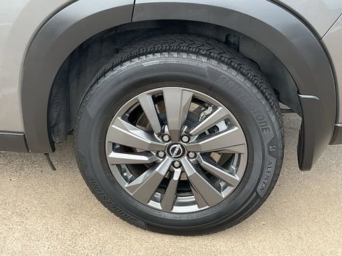 Used 2022 Nissan Pathfinder SV image 8