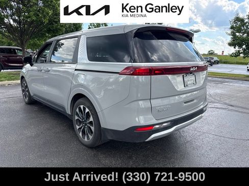 Used 2024 Kia Carnival EX FWD image 3