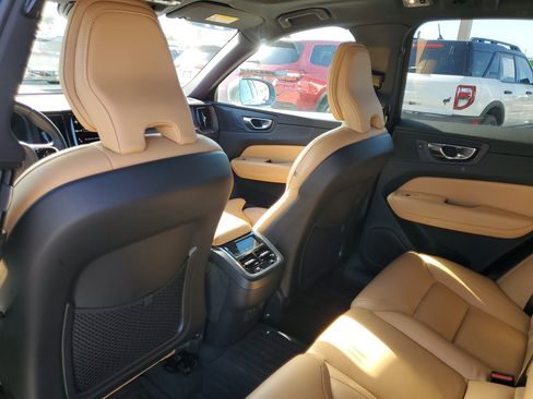 Used 2021 Volvo XC60 T5 Inscription w/ Advanced Package image 15