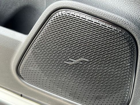 Used 2022 Mercedes-Benz EQB 300 4MATIC image 32