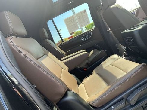 Used 2024 Chevrolet Suburban High Country image 12