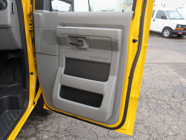Used 2022 Ford E-350 and Econoline 350 Super Duty RWD image 12