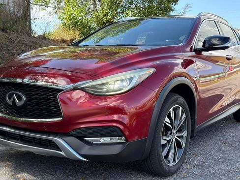 Used 2018 INFINITI QX30 AWD image 9