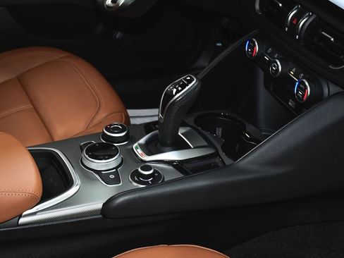 Used 2024 Alfa Romeo Giulia Ti AWD/4WD image 58