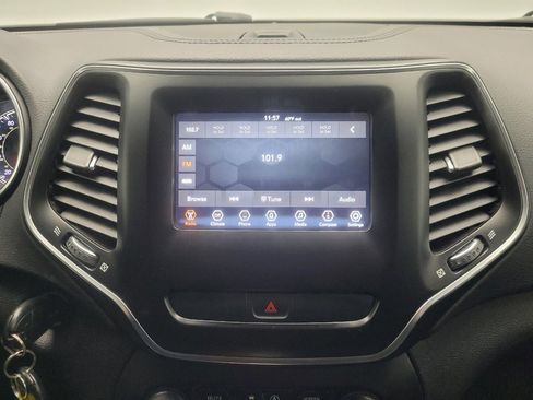 Used 2020 Jeep Cherokee Latitude AWD/4WD image 25