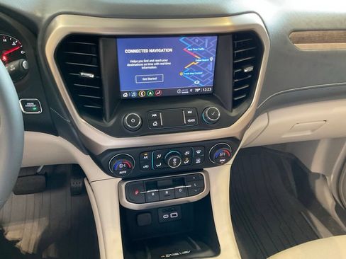 Used 2023 GMC Acadia Denali w/ Denali Technology Package AWD/4WD image 16