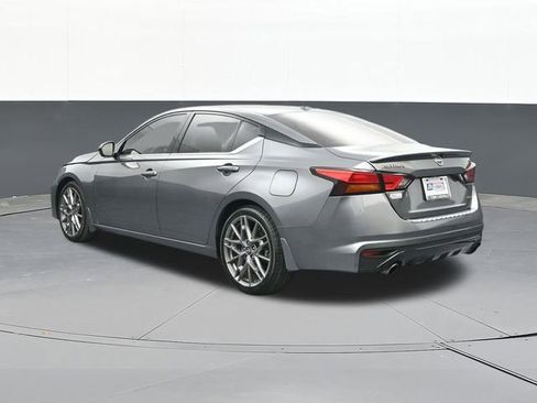 Used 2023 Nissan Altima 2.0 SR FWD image 10