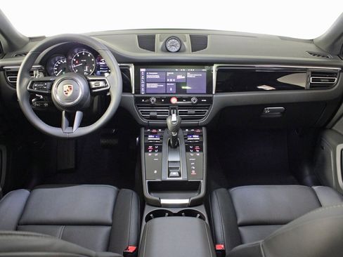 Used 2025 Porsche Macan image 21