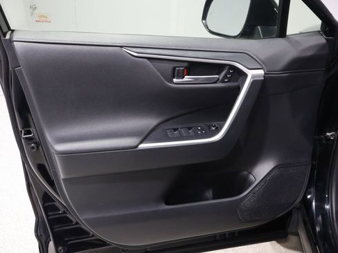 Used 2019 Toyota RAV4 Limited image 13