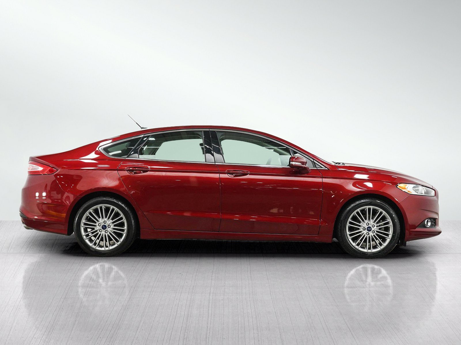 Used 2015 Ford Fusion SE w/ Equipment Group 202A FWD image 6