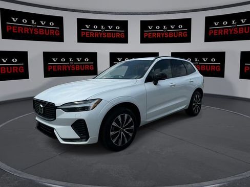 Used 2024 Volvo XC60 B5 Core w/ Protection Package Premier AWD/4WD image 4