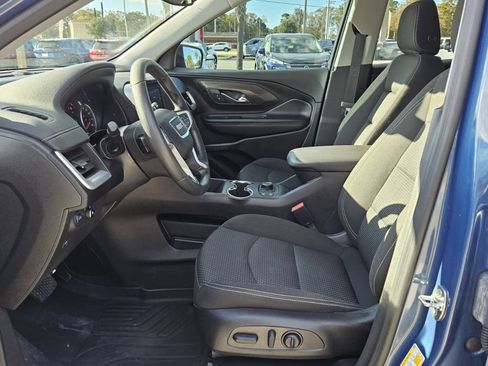 Used 2024 GMC Terrain SLE w/ Driver Convenience Package image 3