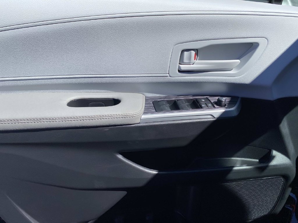 New 2026 Toyota Sienna LE FWD image 14