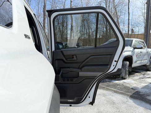 Used 2025 Toyota 4Runner 4WD image 31