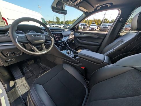 New 2025 Jeep Grand Cherokee L Altitude image 2