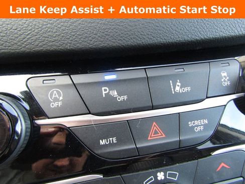 Used 2023 Chrysler Pacifica Touring-L image 17