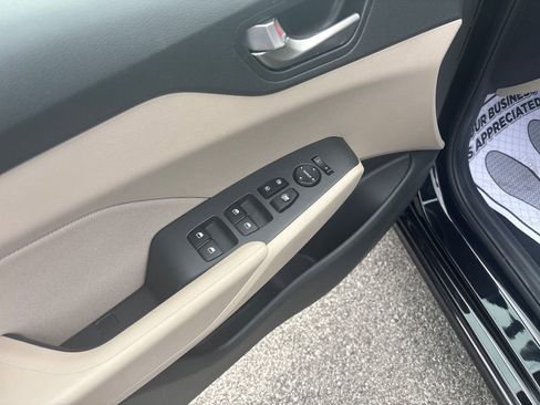 Used 2022 Hyundai Accent SEL FWD image 16