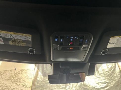 Used 2022 Toyota Tundra Platinum AWD/4WD image 20
