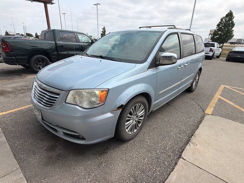 Used 2013 Chrysler Town & Country Touring-L w/ Entertainment Group #2 FWD image 2