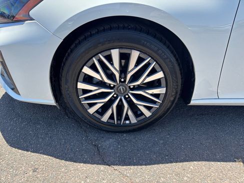 Used 2025 Nissan Altima 2.5 SV FWD image 30