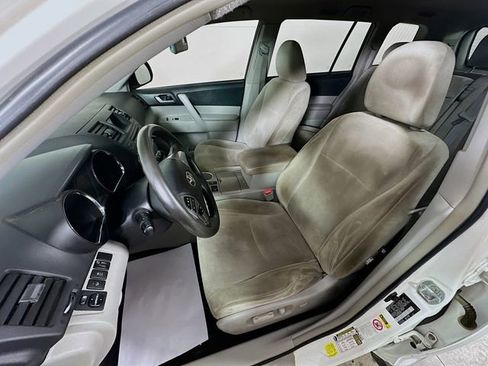 Used 2011 Toyota Highlander 4WD w/ Tech Pkg image 19