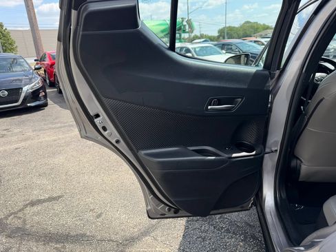 Used 2018 Toyota C-HR XLE FWD image 16