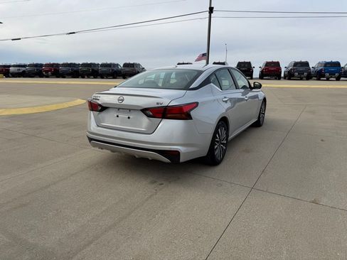 Used 2024 Nissan Altima 2.5 SV image 5