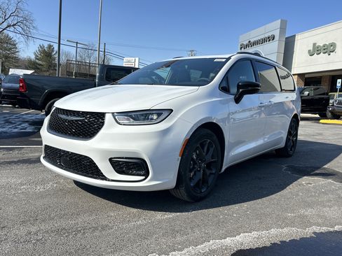 New 2026 Chrysler Pacifica Select w/ S Appearance Package FWD image 23