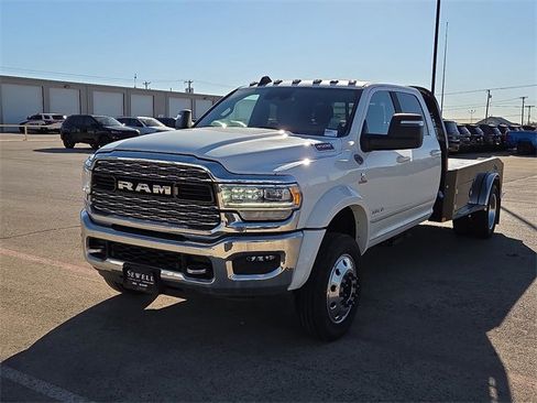 New 2024 RAM 4500 4x4 Crew Cab DRW image 1