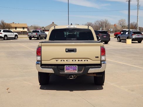 Used 2020 Toyota Tacoma TRD Off-Road image 8