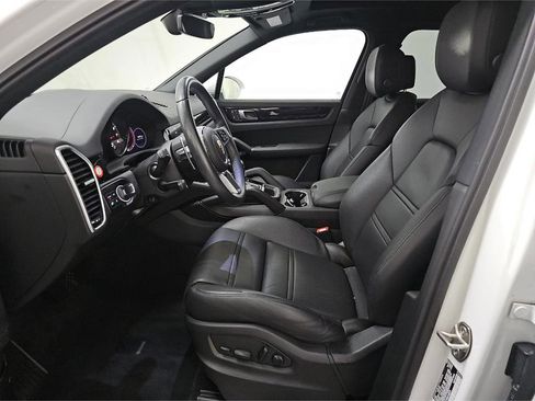Used 2023 Porsche Cayenne w/ Premium Package AWD/4WD image 7