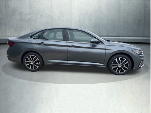 New 2025 Volkswagen Jetta SE image 6