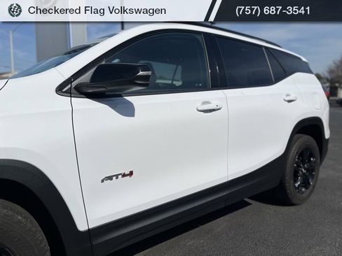 Used 2024 GMC Terrain AT4 image 3