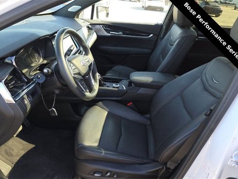 Used 2025 Cadillac XT5 Premium Luxury image 6
