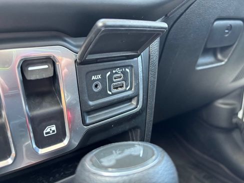 Used 2022 Jeep Wrangler Sport AWD/4WD image 24