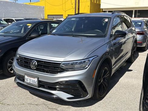 Certified 2023 Volkswagen Tiguan SE R-Line image 1