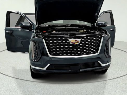 Used 2026 Cadillac Escalade Luxury w/ Touring Package AWD/4WD image 15