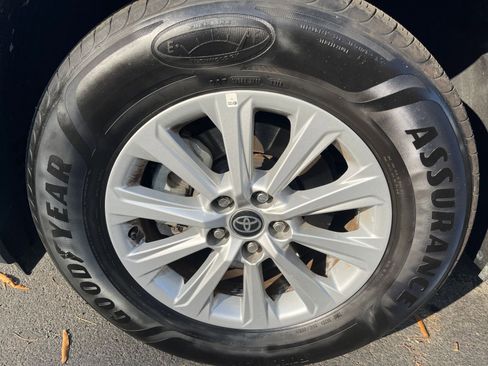 Used 2025 Toyota Grand Highlander XLE image 25