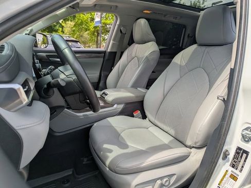 Used 2024 Toyota Highlander Platinum AWD/4WD image 28