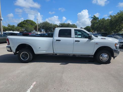 Used 2024 RAM 3500 Tradesman w/ Chrome Appearance Group AWD/4WD image 5