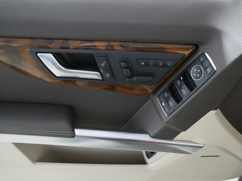 Used 2013 Mercedes-Benz GLK 350 4MATIC image 19