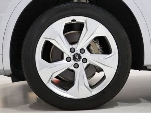 Used 2022 Audi Q5 2.0T Premium Plus w/ Premium Plus Package AWD/4WD image 11